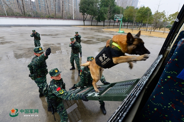 电脑扩展屏幕怎么操作